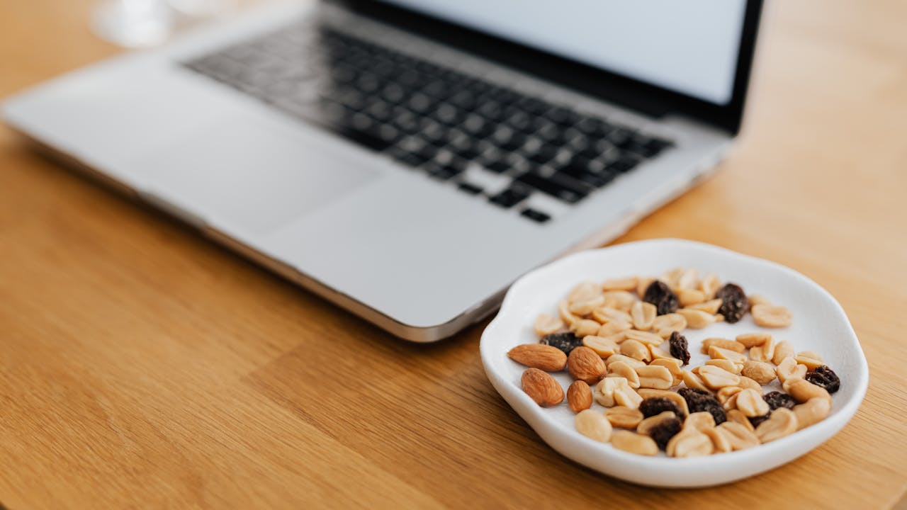 Snack sehat untuk produktivitas kantor